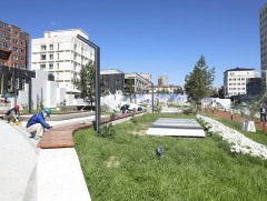 Урт цагаан цэцэрлэгт хүрээлэнгийн далд зогсоол болон тохижилтын ажлын нийт явц 82 хувьтай үргэлжил..