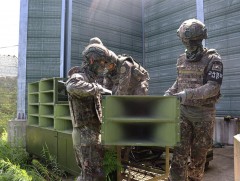 Өмнөд Солонгос улс умардын хил дагуух чанга яригчуудаа буулгаж эхлэв