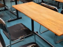 Шинэ сургууль, цэцэрлэг ашиглалтад орж байгаа ч сандал, ширээгүй байна