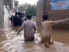 Пакистанд үргэлжилсэн аадар бороо, үерийн улмаас 300 гаруй хүн амь эрсэджээ