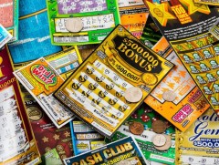 Лотерей хусдаг сугалаанд оролцож залилуулжээ