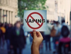 Электрон тамхийг янжуур тамхитай адил хуулийн зохицуулалтад оруулах шаардлагатай гэж үзэж байна 