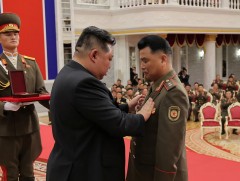 БНАСАУ-ын дарга Ким Жон Ун ОХУ-ын талд байлдсан цэргүүдээ цол, одон медалиар шагнажээ