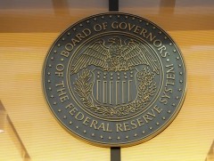 АНУ-ын төв банк он гарснаас хойш анх удаа бодлогын хүүгээ таналаа