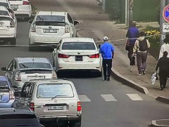 Автомашиндаа хуурамч дугаар зүүж хөдөлгөөнд оролцвол жолоодох эрхийг хасна