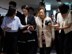 БНСУ-ын Мүүний шашны удирдагчийг тэргүүн хатагтайд авлига өгсөн хэргээр байцаав