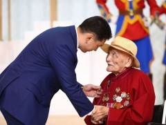 Ахмад дайчин У.Доржпаламд Монгол Улсын баатар цол олголоо