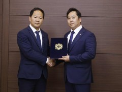 Нийслэлийн хөгжлийн 2026 оны төлөвлөгөөний төслийг НИТХ-ын дарга А.Баярт өргөн барилаа