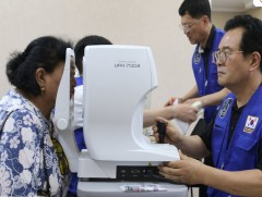 Сүхбаатар дүүргийн 1000 гаруй иргэнд БНСУ-ын эмч нар нүдний үзлэг, шинжилгээ хийжээ 