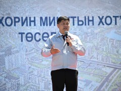 Х.Нямбаатар: Барилгачдын талбайг нийслэлийн эзэмшилд буцаан авч, доороо зогсоолтой цэцэрлэгт хүрээ..