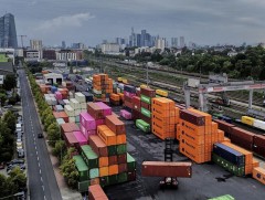 АНУ-д эм бэлдмэл, тавилга, ачааны автомашин импортлох татварыг огцом нэмэгдүүлнэ