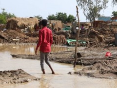 Газар хөдлөлтийн голомтын ойролцоох тосгод бүхэлдээ сүйдэж, амиа алдагсдын тоо нэмэгдэж байна