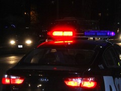 Шөнийн цагаар ганцаараа явж байсан эмэгтэйг дээрэмджээ