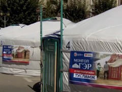 МУЗН: Хүчтэй салхи шуурганы улмаас орон гэргүй болсон иргэдэд иж бүрэн гэр өглөө