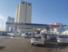 Жолооч нар шатахуун авахаар олон цаг хүлээж байна