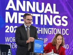 ОУВС энэ оны дэлхийн эдийн засгийн өсөлтийн төлөвийг өсгөв