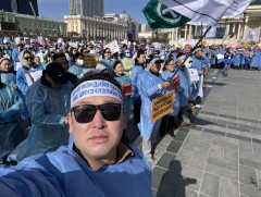 Эрүүл мэндийн салбарын ажилчид үндсэн цалингаа 3.5 сая төгрөг болгохыг шаардаж жагслаа