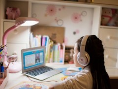 Цахимаар хичээллэснээр хүүхдүүд хоцрогдолд ордог