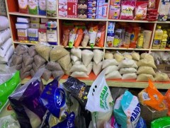 Иргэд: Цалин нэмэгдэхгүй ч өргөн хэрэглээний барааны үнэ өссөөр байгаа нь дарамт болж байна