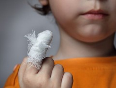 0-3 насны хүүхдүүд хувцас хатаагчинд хуруугаа гэмтээх болжээ