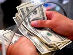 СЭРЭМЖЛҮҮЛЭГ: Банканд хуурамч ам.доллар солиулахыг завджээ