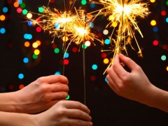 Бенгалын гал цацраад дууссан ч төмөрт нь 5-6 секундын турш цогшил байдаг 