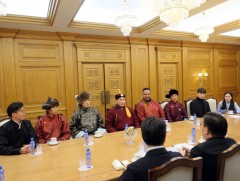 “Physical Asia” нэвтрүүлгийн оролцогчдыг улсын наадам үзэхийг урилаа