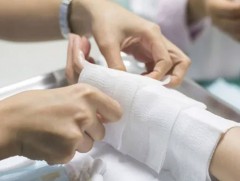 Өнгөрсөн онд согтууруулах ундаа хэрэглэсэн 56 настай эмэгтэй хөлдөж, амь насаа алджээ 