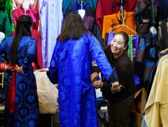 Иргэд сар шинийн худалдан авалтаар үндэсний үйлдвэрлэлээ дэмжиж байна