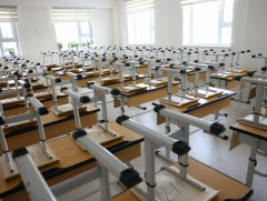 Хан-Уул дүүргийн 15 дугаар сургуульд 640 хүүхдийн ширээ, сандал хүлээлгэн өглөө