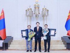 Монгол Улсын Хөдөлмөрийн баатар Б.Чимидийн нэрэмжит шагнал гардууллаа