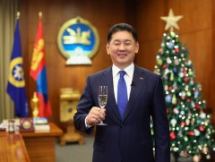Монгол Улсын Ерөнхийлөгч Ухнаагийн Хүрэлсүхийн шинэ жилийн мэндчилгээ