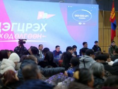 Авлига, газрын маргаан, хариуцлагагүй уул уурхайг цэгцэлж өгөхийг дорноговьчууд Ерөнхий сайдаас хү..