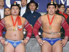 Шинэжинстийн ойд хурц арслан Н.Амгаланбаатар түрүүллээ