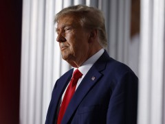 Дональд Трамп Иран дахь курдуудыг Исламын дэглэмийн эсрэг босон тэмцэхийг уриалав 