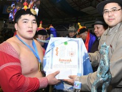 Булганы таван аваргын нэрэмжит барилдаанд Э.Батмагнай арслан түрүүллээ