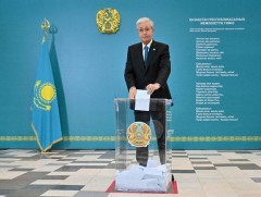 Казахстан улсад бүх нийтийн санал хураалтаар Шинэ үндсэн хуулийг дэмжин батлав