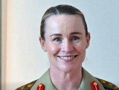 Австрали Улсын зэвсэгт хүчнийг анх удаа эмэгтэй хүн удирдана