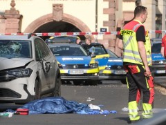 Лейпцигт автомашинтай этгээд хүмүүс рүү дайрч, хоёр хүн амиа алджээ