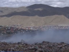 Улаанчулуутын хогийн цэгт гал гарч, ойр орчмын сургууль, цэцэрлэгийн хүүхдүүд утаанд хордож байна