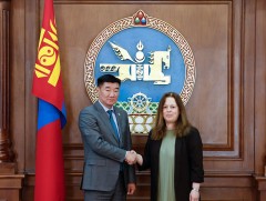 Улсын Их Хурлын дарга Бүгд Найрамдах Франц Улсаас Монгол Улсад суугаа Онц бөгөөд Бүрэн эрхт Элчин ..
