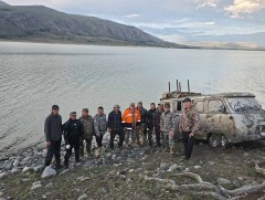 Хотон нуурт 2018 онд живсэн “Уаз фургон” загварын автомашиныг 36 метрийн гүнээс татан гаргалаа 