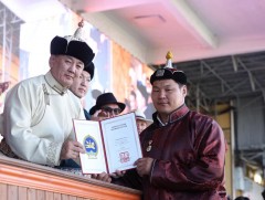 Монгол Улсын харцага цолны болзол хангасан бөхчүүдэд цол олголоо