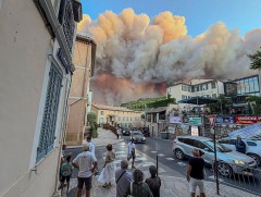 Францын Бордо хот руу ой хээрийн түймэр ойртож байна