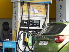 Дэлхийн зах зээлд газрын тосны үнэ эрчимтэй буурч байна