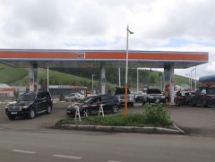 Төв зам дагасан аймгуудад шатахуун түгээх станцууд урт дараалалд дарагдаад байна 