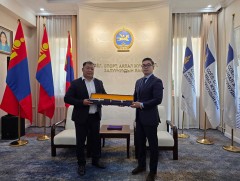 Хубилай хааны үеийн түүхэн сурвалжийн хуулбарыг Хархорум музейн сан хөмрөгт хүлээлгэн өглөө