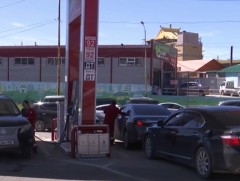 Иргэд: Өдөрт 2-3 цаг дугаарласны эцэст шатахуун авсан хэвээр байна