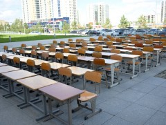 Нийслэлийн ерөнхий боловсролын гурван сургуульд 300 ширээ, сандал хандивлалаа