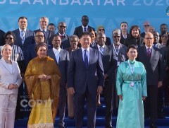 Монгол Улсын Ерөнхийлөгч болон COP17-ын хүндэт зочид “Тэрбум мод” үндэсний хөдөлгөөний хүрээнд мод..